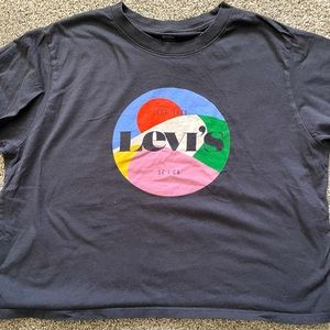 levi’s crop tee